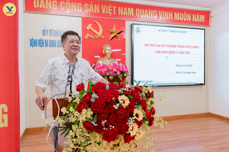 Đại tá, PGS.TS.BSCKII. Trần Ngọc Dũng - Chuyên gia Giải phẫu bệnh MEDLATEC trình bày báo cáo