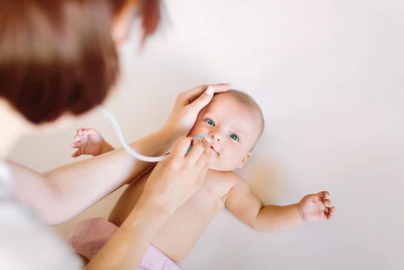 Dùng máy hút mũi cho trẻ đúng lúc giúp khai thông đường thở cho bé