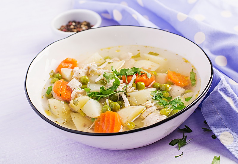 Bạn nên ưu tiên nấu chín củ đậu rồng, đặc biệt với củ già, để giảm các chất ảnh hưởng đến tiêu hóa đạm.