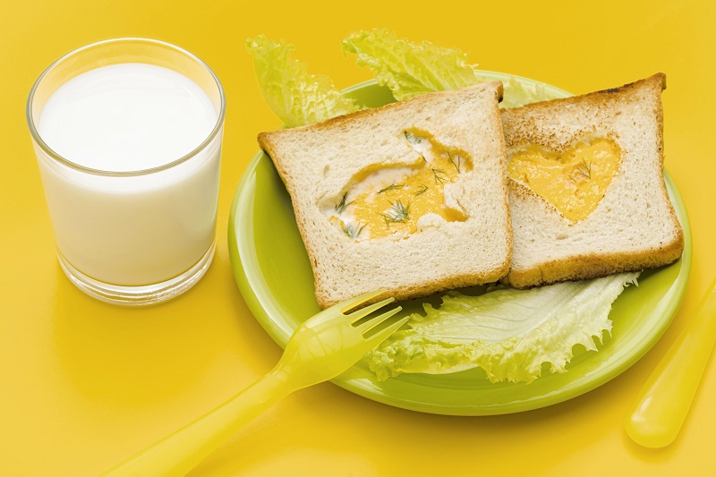 Người bệnh ung thư gan có thể ăn bữa phụ nhẹ trước khi ngủ đêm