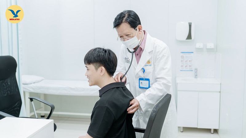 Người bệnh nên tái khám định kỳ để bác sĩ theo dõi chức năng thận và điều chỉnh chế độ ăn.