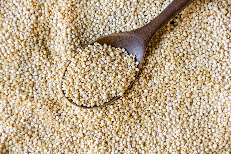 Quinoa (hạt diêm mạch) có nguồn gốc từ vùng núi Andes ở Nam Mỹ và được dùng tương tự ngũ cốc.