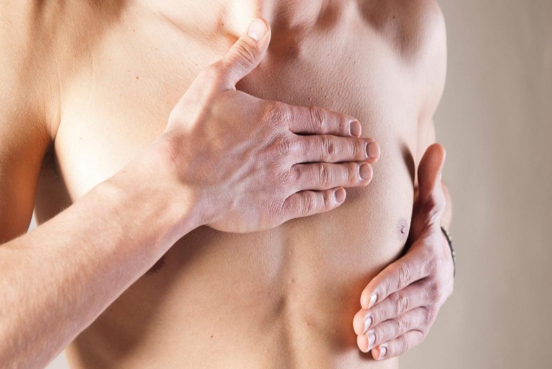 Ngực to ở đàn ông là biểu hiện của vấn đề gì và có ảnh hưởng đến sức khỏe không?

