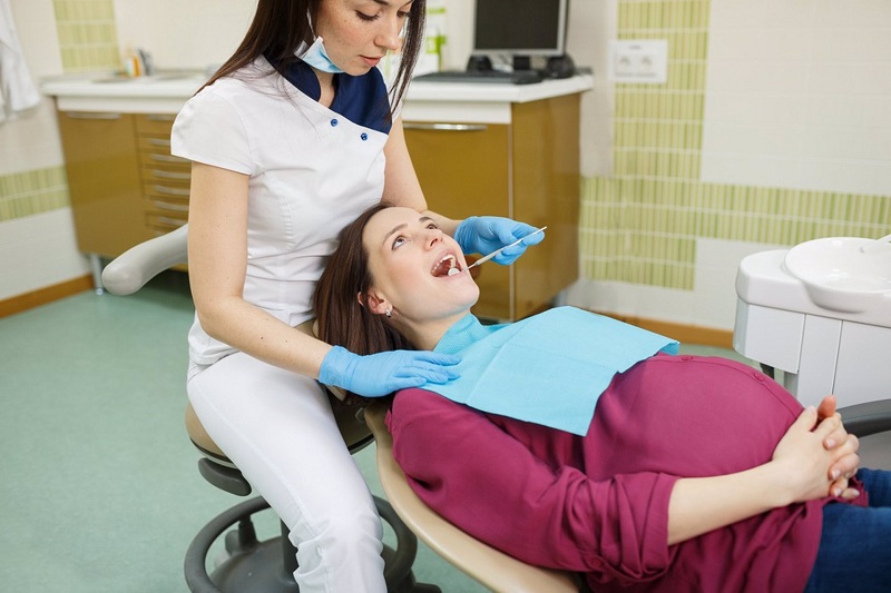 Mẹ bị sâu răng, liệu có thể nhổ trong giai đoạn này?
