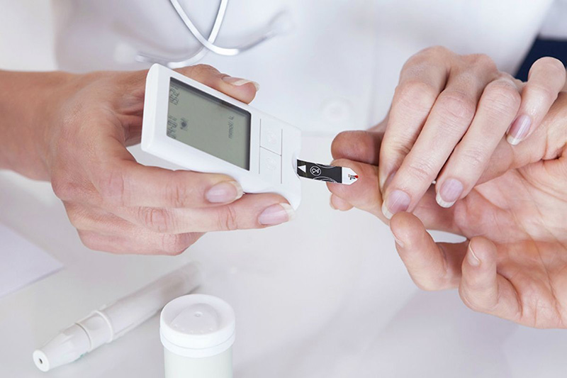 Quy trình kiểm tra đường huyết trong kế hoạch chăm sóc bệnh tiểu đường là gì?
